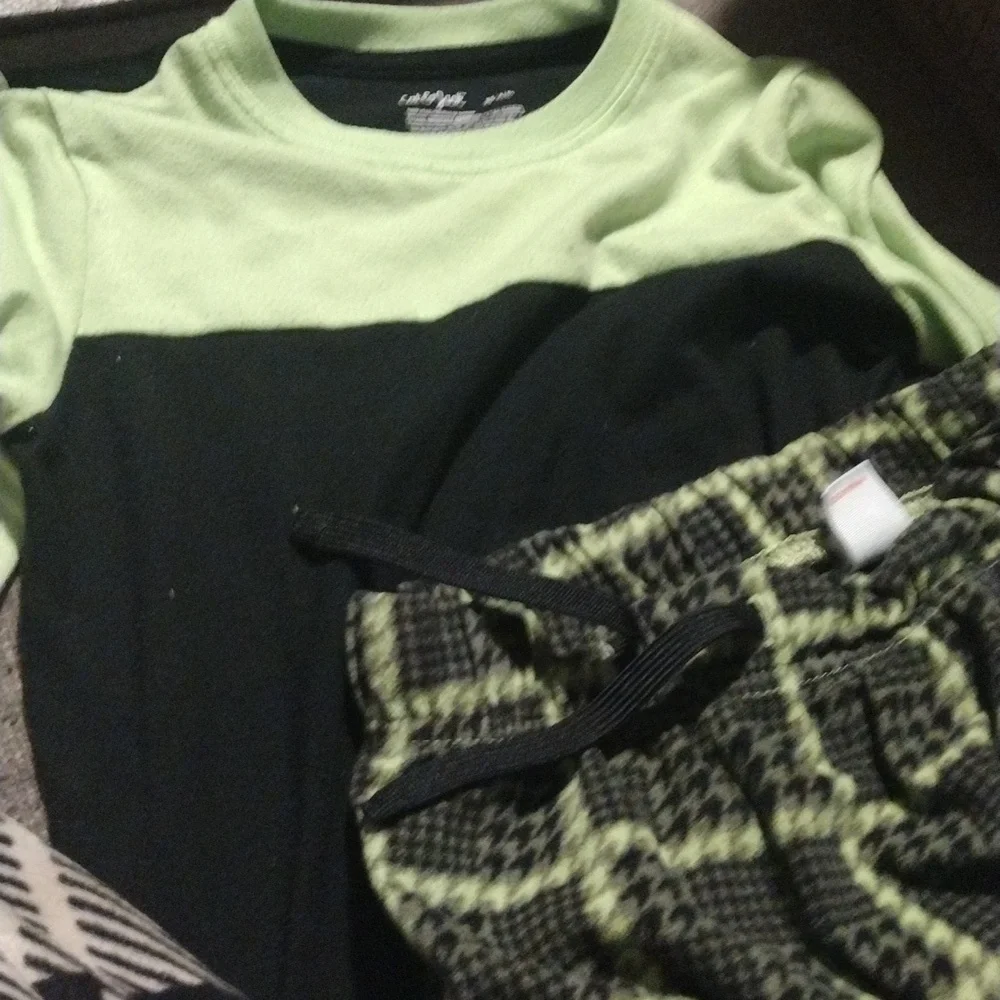Cat & Jack Lime & Black Long Sleeve Sleepwear Set XS (4/5)